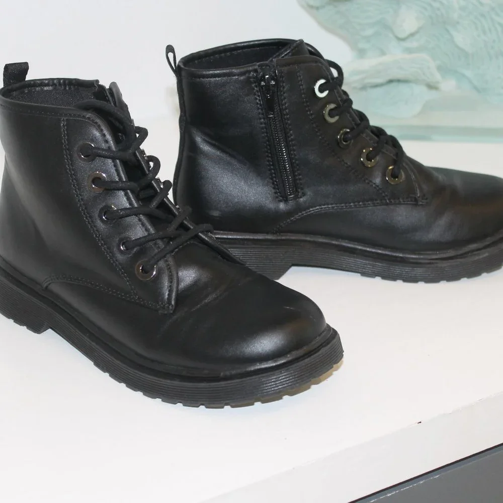 Steve Madden Combat Moto Black Zipped Boots Sz 4